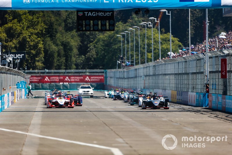 Alla partenza della gara, con Pascal Wehrlein, Mahindra Racing, M5 Electro, Sébastien Buemi, Nissan e.Dams, Nissan IMO1
