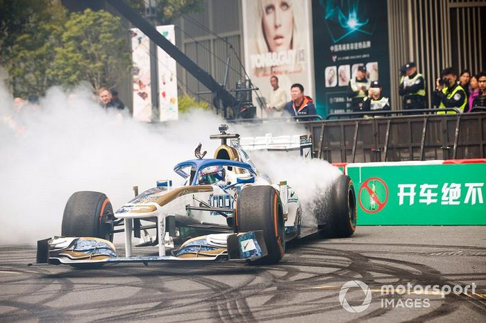 
Demostración con Jessica Hawkins