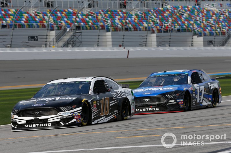 Aric Almirola, Stewart-Haas Racing, Ford Mustang Smithfield, Ricky Stenhouse Jr., Roush Fenway Racing, Ford Mustang Fastenal