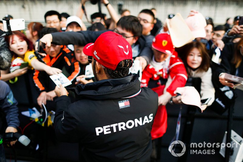Lewis Hamilton, Mercedes AMG F1 signs an autograph for a fan