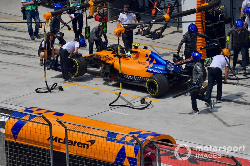 Lando Norris, McLaren MCL34, in the pits
