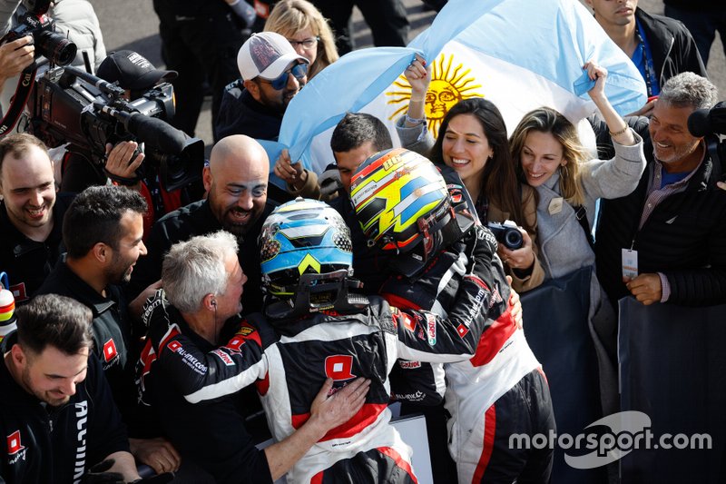 Ganador de la carrera Esteban Guerrieri, ALL-INKL.COM Münnich Motorsport Honda Civic Type R TCR, Néstor Girolami, ALL-INKL.COM Münnich Motorsport Honda Civic Type R TCR in parc ferme