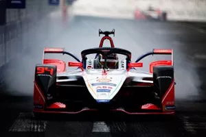 Pascal Wehrlein, Mahindra Racing, M5 Electro, bloque une roue