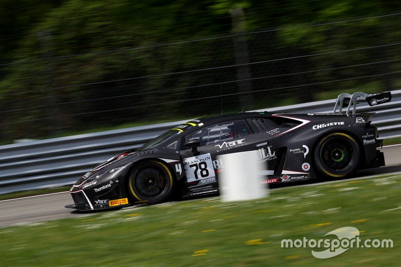 #78 Barwell Motorsport Lamborghini Huracan GT3 Evo: Sandy Mitchell, Jordan Witt, James Pull