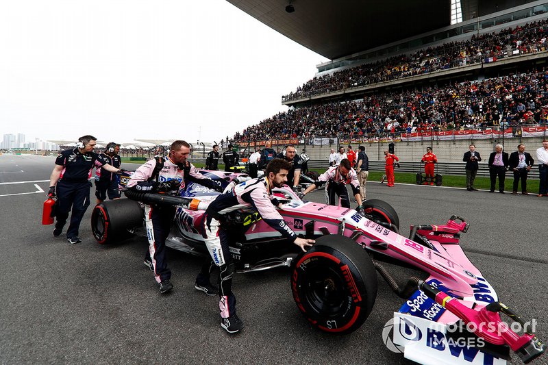 Lance Stroll, Racing Point RP19, arrives on the grid