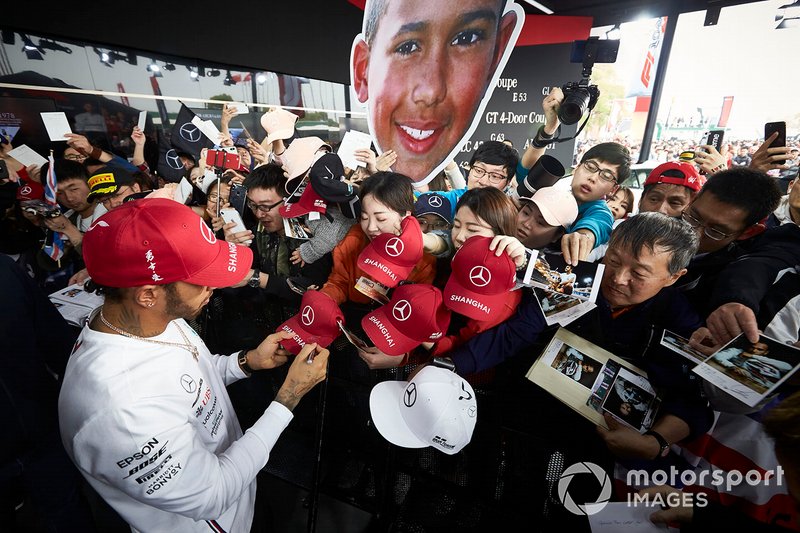 Lewis Hamilton, Mercedes AMG F1, meets some fans