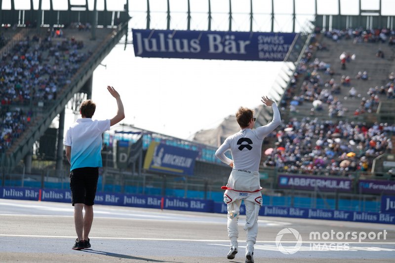 Tom Dillmann, NIO Formula E Team and Oliver Turvey, NIO Formula E Team at the drivers' presentation