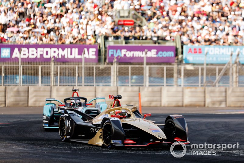 Jean-Eric Vergne, DS TECHEETAH, DS E-Tense FE19 leads Mitch Evans, Panasonic Jaguar Racing, Jaguar I-Type 3 