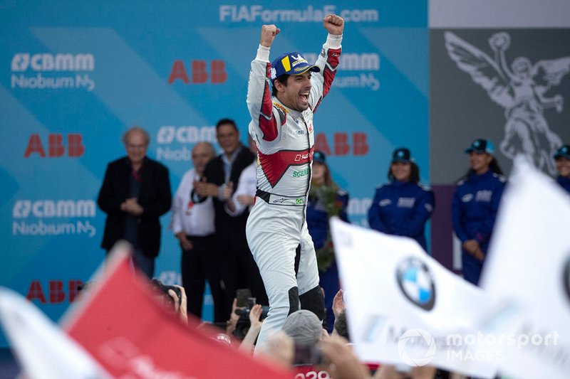 Race winner Lucas Di Grassi, Audi Sport ABT Schaeffler celebrates as he approaches the podium