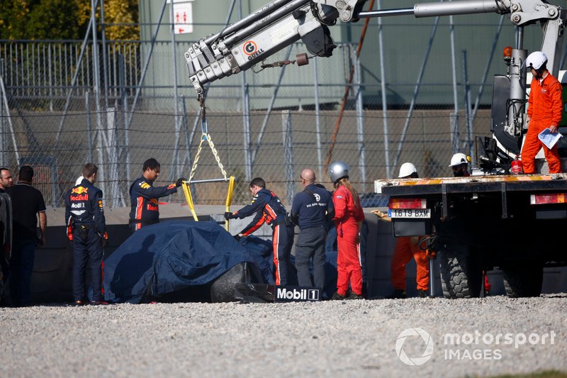 El coche accidentado de Pierre Gasly, Red Bull Racing RB15