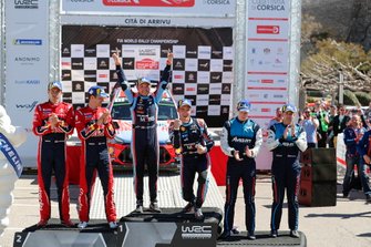 Podium: les vainqueurs Thierry Neuville, Nicolas Gilsoul, Hyundai Motorsport Hyundai i20 Coupe WRC, les deuxièmes Sébastien Ogier, Julien Ingrassia, Citroën World Rally Team Citroen C3 WRC, les troisièmes Elfyn Evans, Scott Martin, M-Sport Ford WRT Ford Fiesta WRC