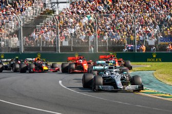 Valtteri Bottas, Mercedes AMG W10 aan de leiding bij de start