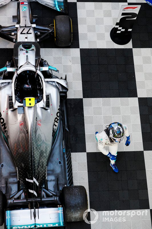 Race winner Valtteri Bottas, Mercedes AMG W10 in Parc Ferme