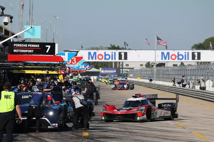 #93 Acura Meyer Shank Racing w/Curb Agajanian Acura ARX-06: Renger Van Der Zande, Nick Yelloly, Alex Palou