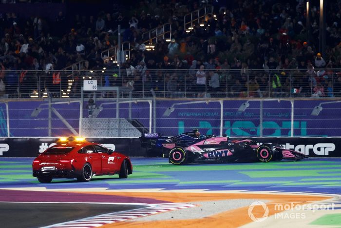 Esteban Ocon, Alpine A524, Franco Colapinto, Williams FW46, chocan en la primera vuelta