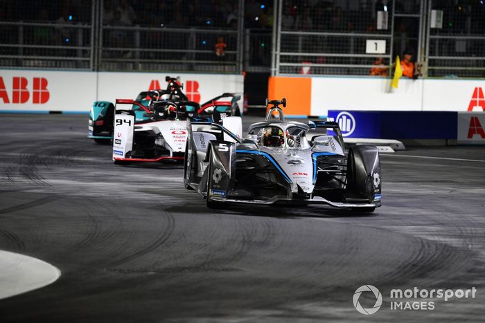 Stoffel Vandoorne, Mercedes-Benz EQ, EQ Silver Arrow 02, Pascal Wehrlein, Porsche, Porsche 99X Electric, Sam Bird, Jaguar Racing, Jaguar I-TYPE 5 under the safety car