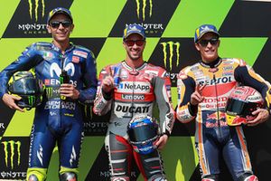 Polesitter Andrea Dovizioso, Ducati Team, tweede plaats Valentino Rossi, Yamaha Factory Racing, derde plaats Marc Marquez, Repsol Honda Team
