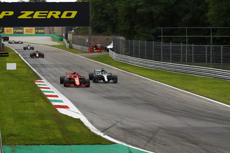 Kimi Raikkonen, Ferrari SF71H and Lewis Hamilton, Mercedes AMG F1 W09 battle