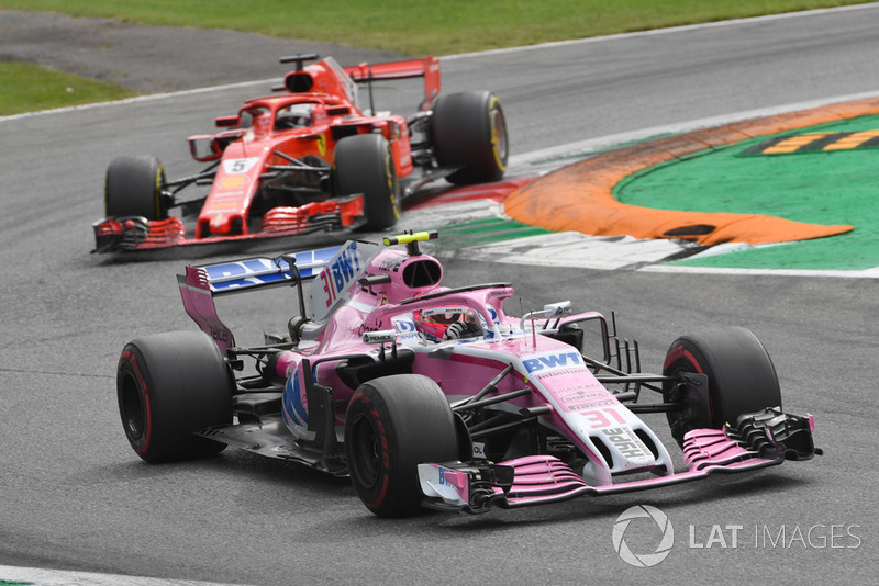 Esteban Ocon, Racing Point Force India VJM11 y Sebastian Vettel, Ferrari SF71H battle