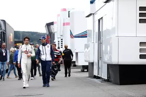 Lance Stroll, Williams Racing, dans le paddock