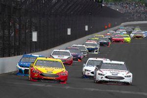 Brad Keselowski, Team Penske, Ford Fusion Discount Tire and Joey Logano, Team Penske, Ford Fusion Shell Pennzoil