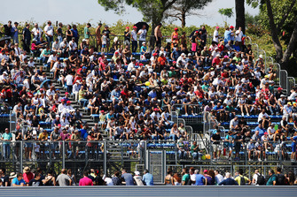 Pubblico in tribuna