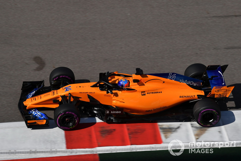16: Фернандо Алонсо, McLaren MCL33, 1'35.504 (штраф за замену элементов силовой установки)