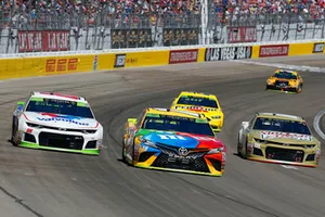 Kyle Busch, Joe Gibbs Racing, Toyota Camry M&M's, Alex Bowman, Hendrick Motorsports, Chevrolet Camaro Valvoline and Landon Cassill, StarCom Racing, Chevrolet Camaro StarCom Fiber