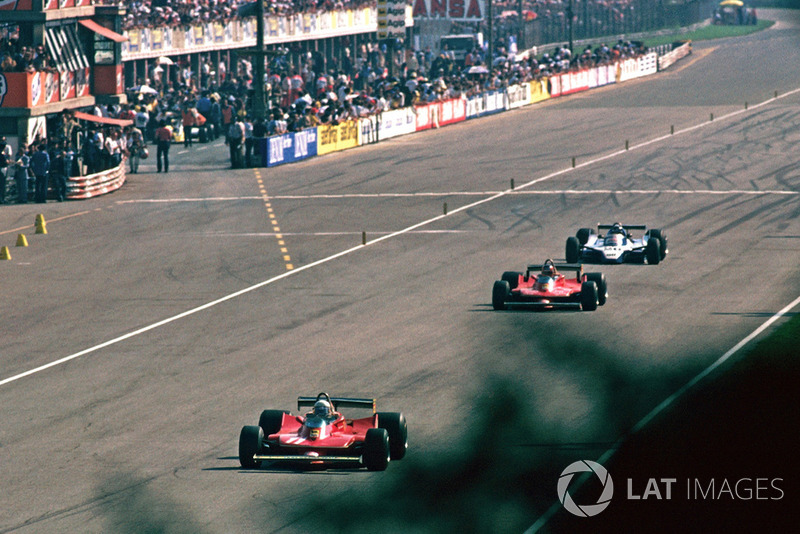 Jody Scheckter, Ferrari 312T4 devant Gilles Villeneuve, Ferrari 312T4B et Jacques Laffite, Ligier JS11