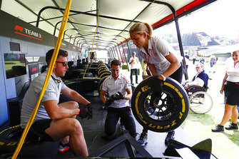 Stoffel Vandoorne, McLaren, practices changing Pirelli tyres in the Fan Zone