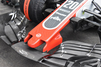 Haas F1 Team VF-18, ala anteriore