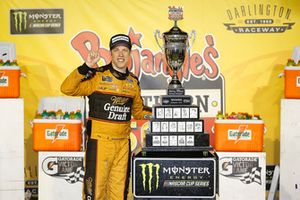 Brad Keselowski, Team Penske, Ford Fusion Miller Genuine Draft celebrates