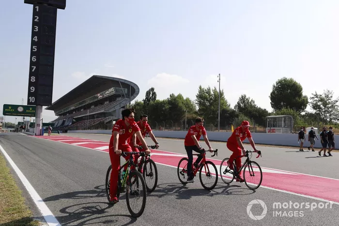 Charles Leclerc, Ferrari en bicicleta