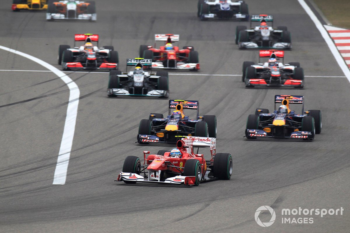 Fernando Alonso, Ferrari F10 líder al inicio