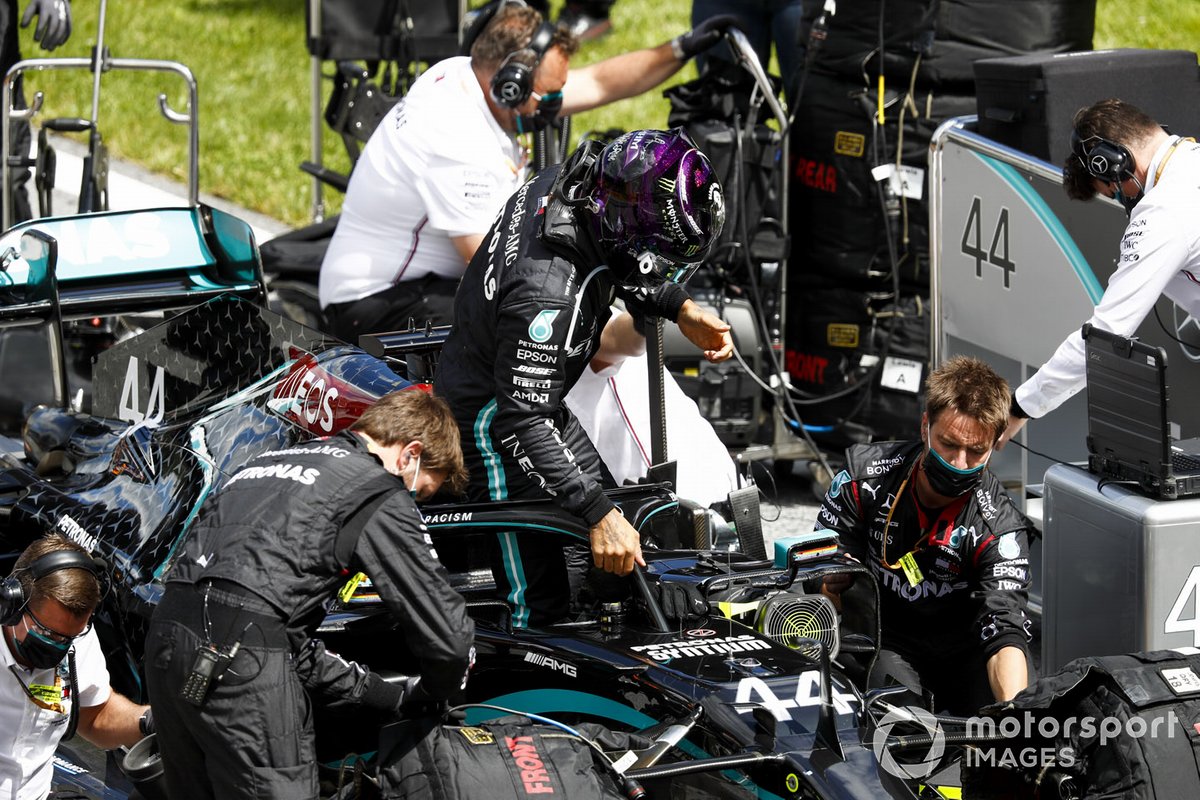 Lewis Hamilton, Mercedes F1 W11 EQ Performance, arrives on the grid