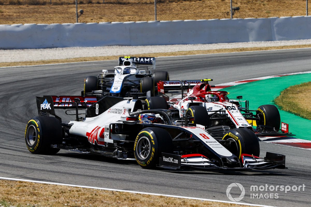 Romain Grosjean, Haas VF-20, devance Antonio Giovinazzi, Alfa Romeo Racing C39, et Nicholas Latifi, Williams FW43