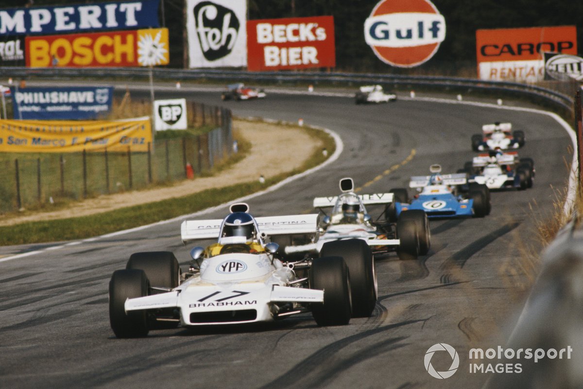 Carlos Reutemann, Brabham BT37 Ford, precede Peter Revson, McLaren M19C Ford