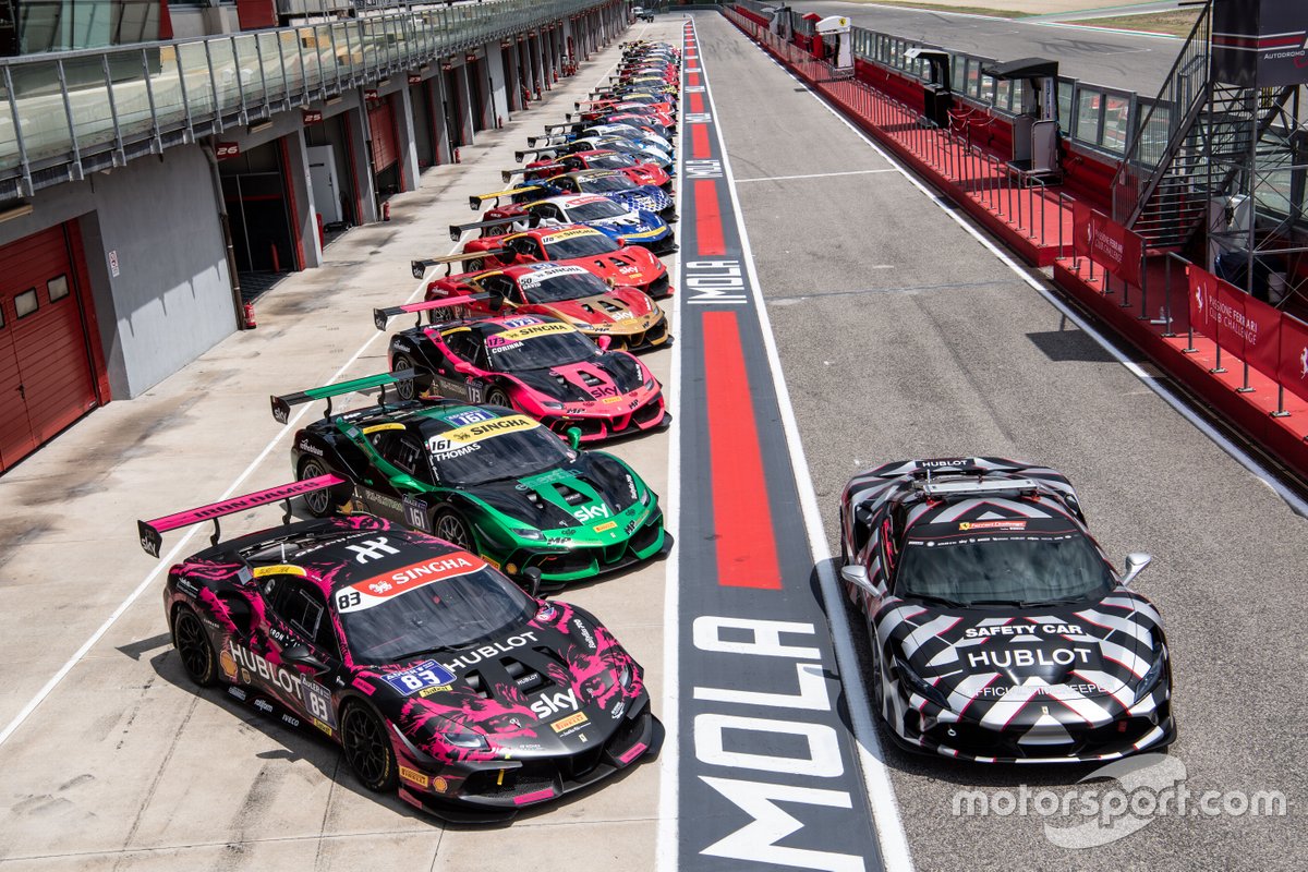 Auto in pit-lane