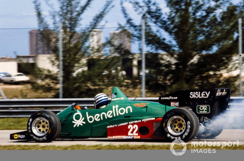 Riccardo Patrese, Alfa Romeo 184T, with smoke at the rear