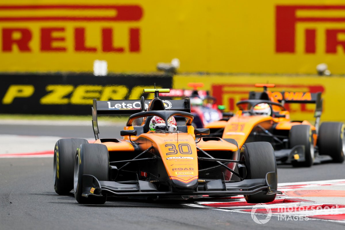 Alessio Deledda, Campos Racing, precede Sophia Floersch, Campos Racing