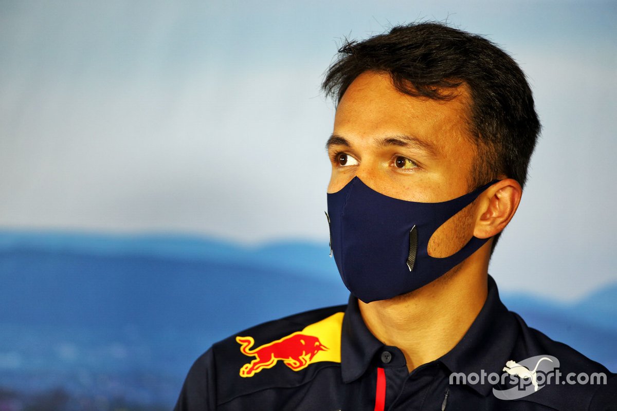 Alex Albon, Red Bull Racing en la conferencia de prensa
