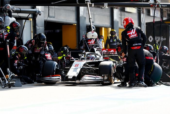 Romain Grosjean, Haas VF-20 pit stop