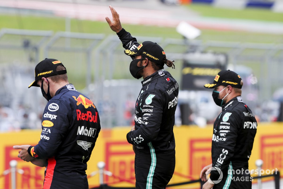 Max Verstappen, Red Bull Racing, il vincitore della gara Lewis Hamilton, Mercedes-AMG Petronas F1 e Valtteri Bottas, Mercedes-AMG Petronas F1 festeggiano sul podio