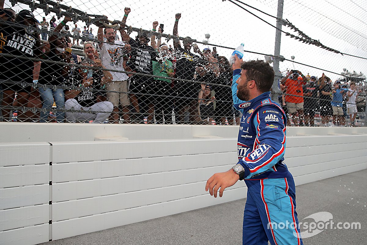 Fans cheer for Darrell Wallace Jr., Richard Petty Motorsports, Chevrolet Camaro