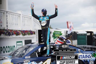 Race Winner Kevin Harvick, Stewart-Haas Racing, Ford Mustang