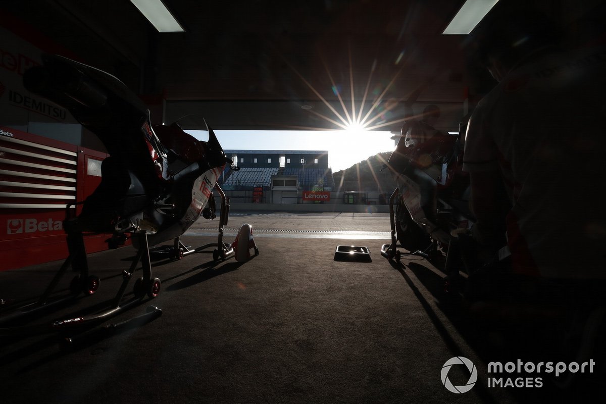 Honda Asia garage