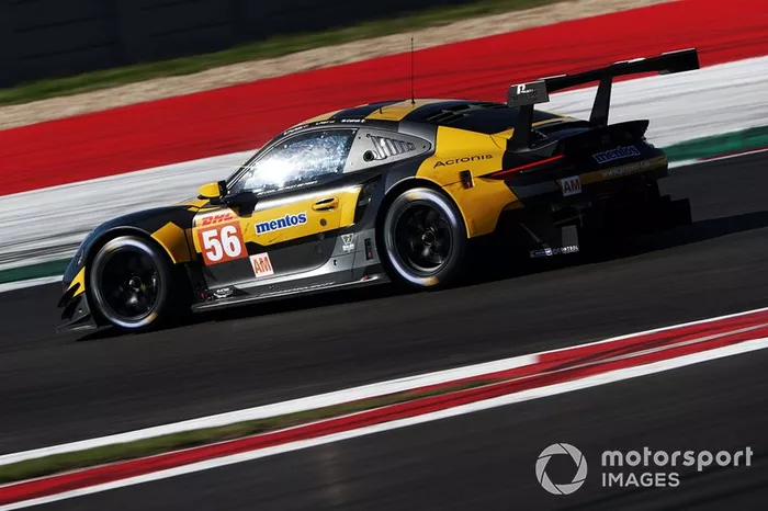 #56 Team Project 1 Porsche 911 RSR: Egidio Perfetti, Laurents Horr, Matteo Cairoli 