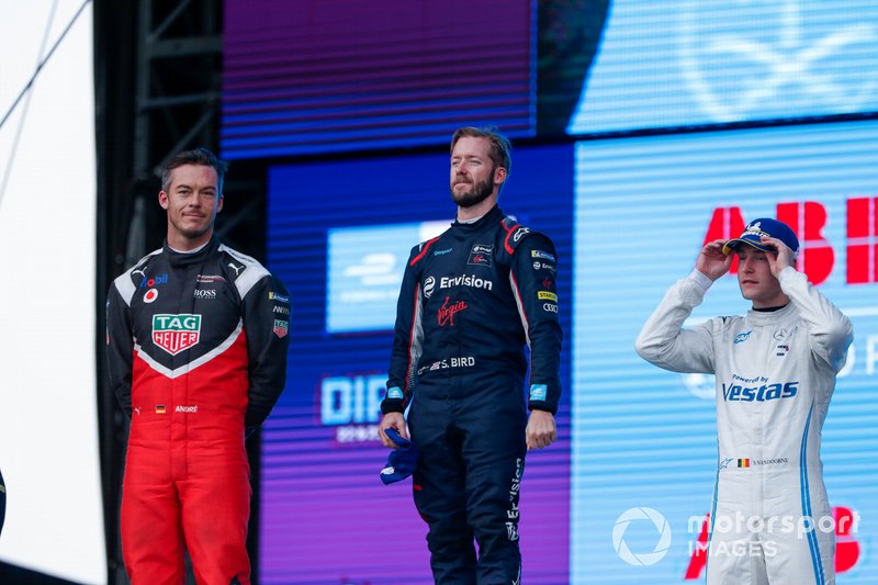 Race winner Sam Bird, Virgin Racing celebrates on the podium with Andre Lotterer, Porsche, 2nd position, Stoffel Vandoorne, Mercedes Benz EQ, 3rd position