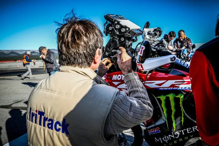 Verificaciones en Paul Ricard antes del embarque del Dakar 2020