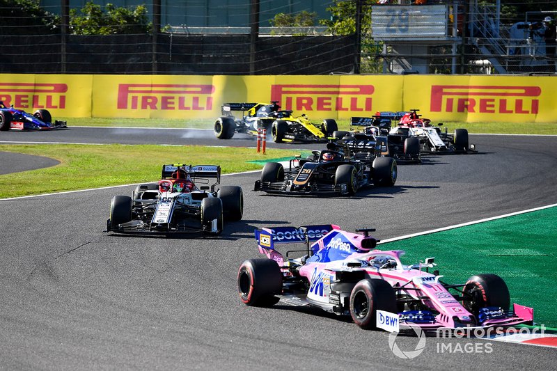 Sergio Perez, Racing Point RP19, Antonio Giovinazzi, Alfa Romeo Racing C38, Kevin Magnussen, Haas F1 Team VF-19, Romain Grosjean, Haas F1 Team VF-19, Kimi Raikkonen, Alfa Romeo Racing C38, y Daniel Ricciardo, Renault F1 Team R.S.19